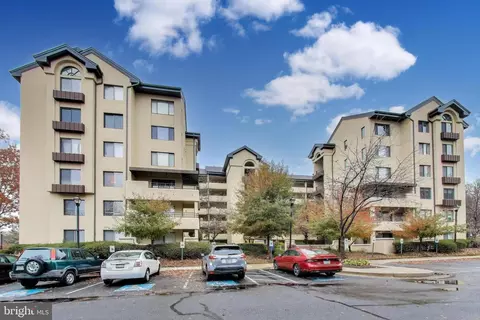 6060 California Cir #106, Rockville, MD 20852