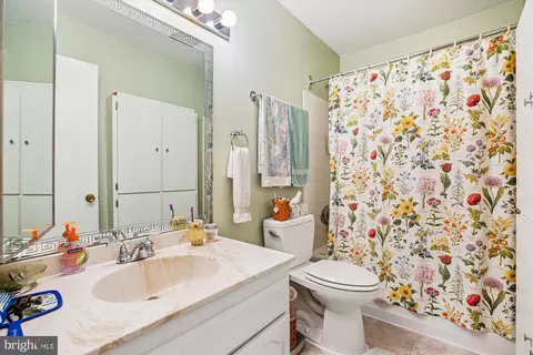 Bath - 15205 Tottenham Ter #24-B, Silver Spring, MD 20906 photo 2 of 2