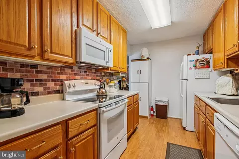 Kitchen - 15205 Tottenham Ter #24-B, Silver Spring, MD 20906 photo 2 of 2