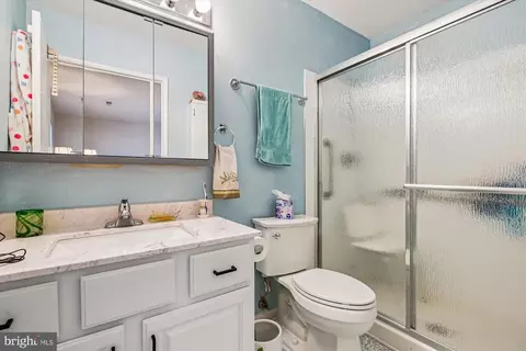 Bath - 15205 Tottenham Ter #24-B, Silver Spring, MD 20906 photo 1 of 2