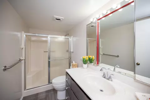 Bath - 15100 Interlachen Dr #4-110, Silver Spring, MD 20906 photo 1 of 2