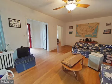13 Midhurst Rd, Silver Spring, MD 20910 photo 5