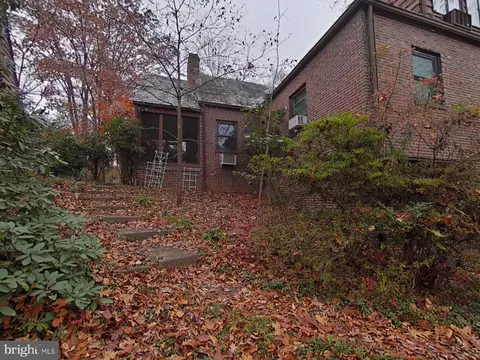 13 Midhurst Rd, Silver Spring, MD 20910 photo 2
