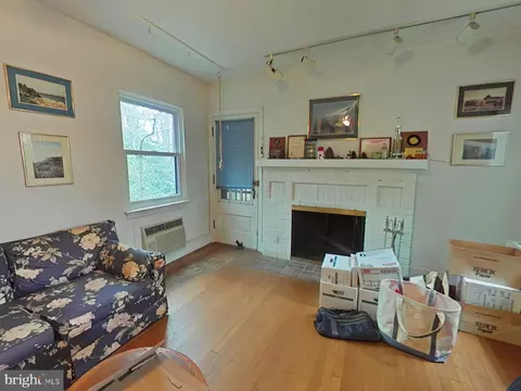 13 Midhurst Rd, Silver Spring, MD 20910 photo 3