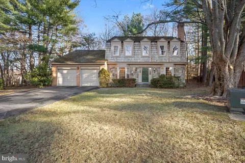 2 Candlelight Ct, Potomac, MD 20854