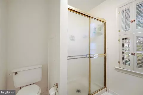 Bath - 2 Candlelight Ct, Potomac, MD 20854 photo 2 of 4