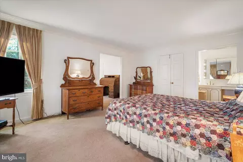 Bedroom - 2 Candlelight Ct, Potomac, MD 20854 photo 2 of 6