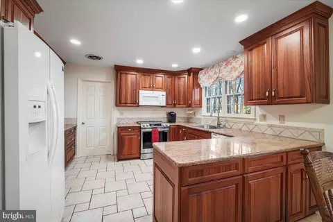 Kitchen - 2 Candlelight Ct, Potomac, MD 20854 photo 1 of 6