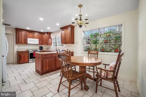 Kitchen - 2 Candlelight Ct, Potomac, MD 20854 photo 6 of 6