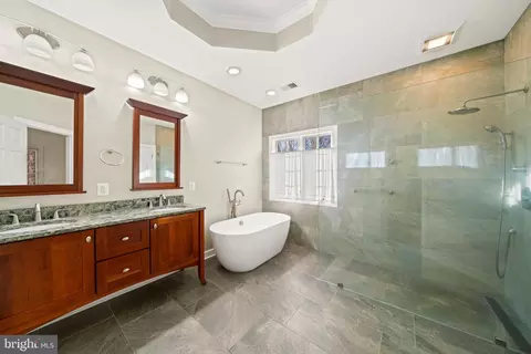 Bath - 18700 Olney Mill Rd, Olney, MD 20832 photo 6 of 9