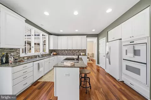 Kitchen - 18700 Olney Mill Rd, Olney, MD 20832 photo 4 of 5