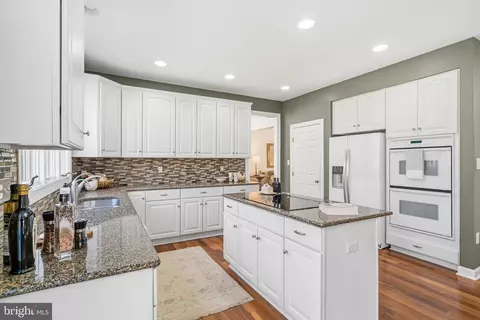 Kitchen - 18700 Olney Mill Rd, Olney, MD 20832 photo 2 of 5