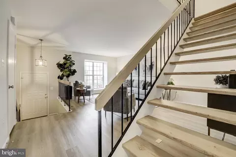 10320 Castlehedge Ter, Silver Spring, MD 20902 photo 4