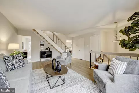 10320 Castlehedge Ter, Silver Spring, MD 20902 photo 2