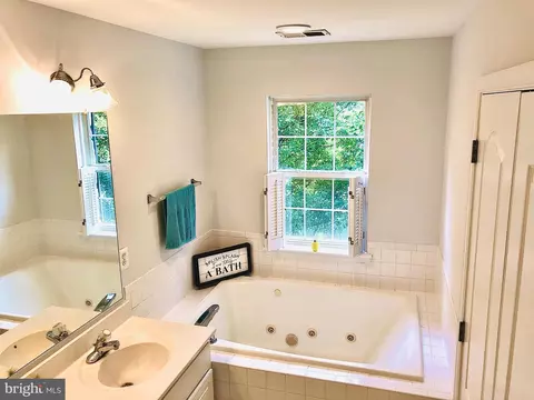 Bath - 2209 Kimball Pl, Silver Spring, MD 20910 photo 3 of 3