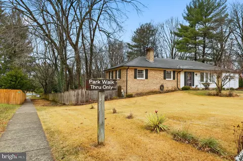 Exterior - 5 Roseneath Ct, Olney, MD 20832 photo 12 of 15