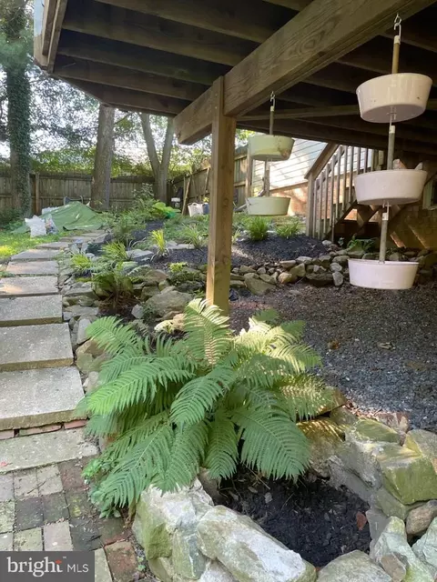 Exterior - 5 Roseneath Ct, Olney, MD 20832 photo 7 of 15