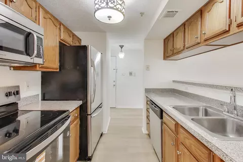 13107 Briarcliff Ter #2-204, Germantown, MD 20874