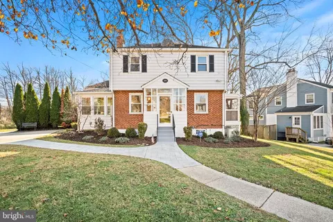 2700 Spencer Rd, Chevy Chase, MD 20815