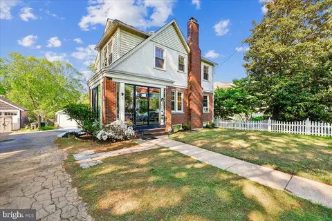 3807 Taylor St, Chevy Chase, MD 20815