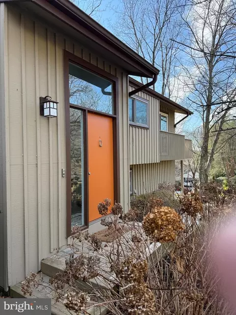 9803 Hill St, Kensington, MD 20895