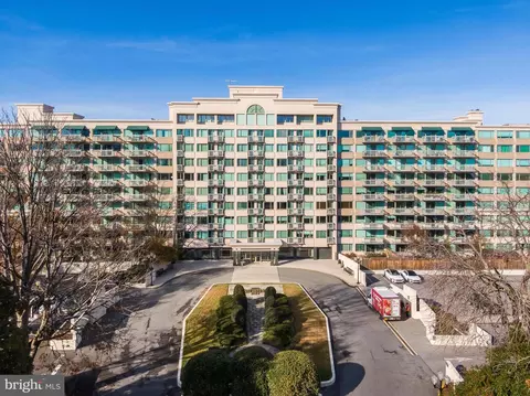 5450 Whitley Park Ter #209, Bethesda, MD 20814