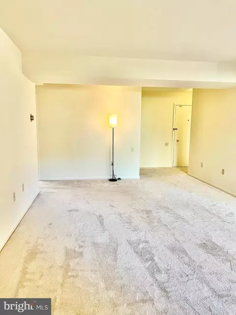 Living - 3386 Chiswick Ct #50-1A, Silver Spring, MD 20906 photo 2 of 2