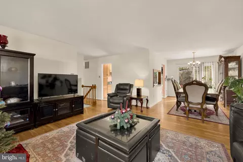 1513 Menlee Dr, Silver Spring, MD 20904 photo 2