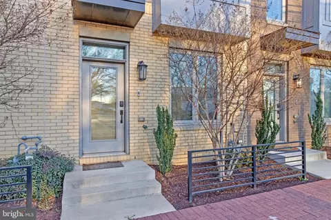 1924 Chapman Ave #10, Rockville, MD 20852