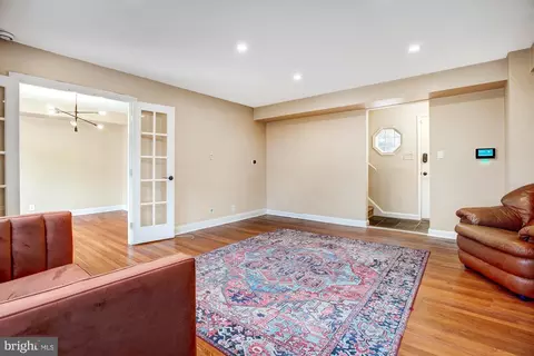 Living - 8629 Geren Rd #29-3, Silver Spring, MD 20901 photo 4 of 4