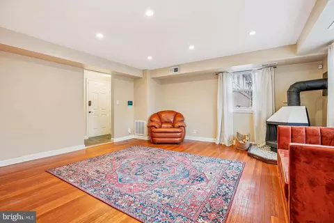 Living - 8629 Geren Rd #29-3, Silver Spring, MD 20901 photo 3 of 4
