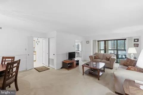 15100 Interlachen Dr #4-201, Silver Spring, MD 20906 photo 4