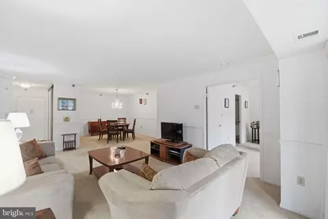 15100 Interlachen Dr #4-201, Silver Spring, MD 20906 photo 7