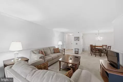 15100 Interlachen Dr #4-201, Silver Spring, MD 20906