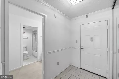 15100 Interlachen Dr #4-201, Silver Spring, MD 20906 photo 2