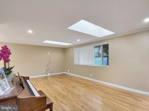 Living - 2408 Lillian Dr, Silver Spring, MD 20902 photo 3 of 7