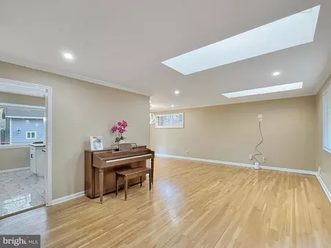 2408 Lillian Dr, Silver Spring, MD 20902