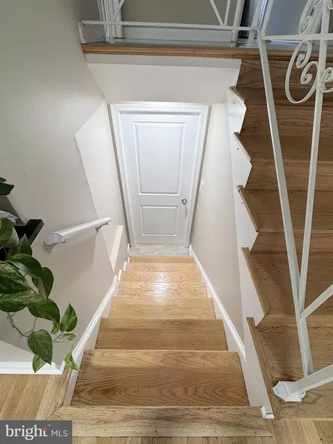 Entry Way - 2408 Lillian Dr, Silver Spring, MD 20902 photo 2 of 5