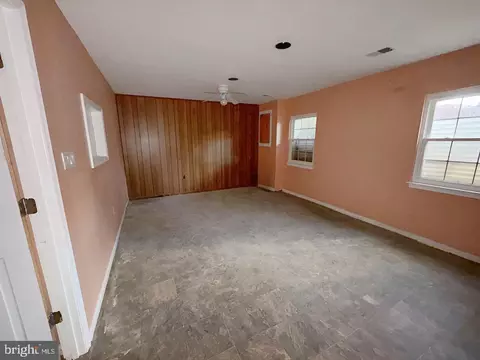 Living - 3801 Dunsinane Dr #24, Silver Spring, MD 20906 photo 4 of 5