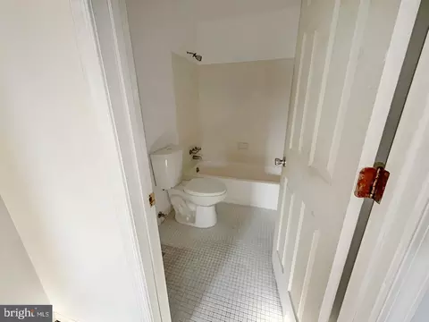 Bath - 3801 Dunsinane Dr #24, Silver Spring, MD 20906 photo 3 of 4