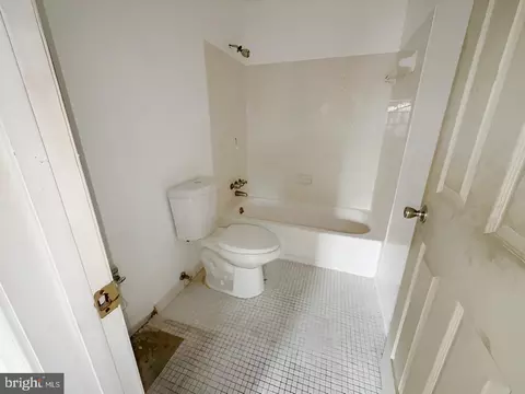 Bath - 3801 Dunsinane Dr #24, Silver Spring, MD 20906 photo 4 of 4