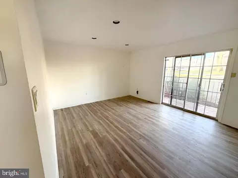 Living - 3801 Dunsinane Dr #24, Silver Spring, MD 20906 photo 2 of 5