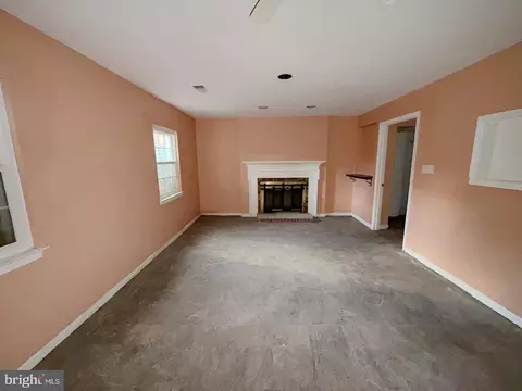 Living - 3801 Dunsinane Dr #24, Silver Spring, MD 20906 photo 5 of 5