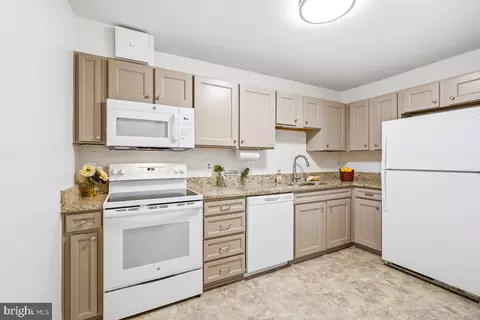 15107 Interlachen Dr #2-215, Silver Spring, MD 20906 photo 3