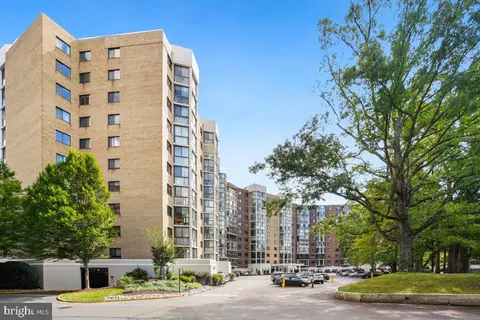15107 Interlachen Dr #2-215, Silver Spring, MD 20906