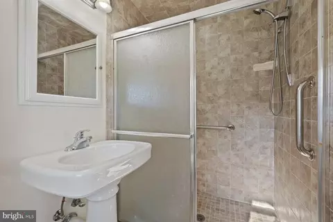 Bath - 3151 Castleleigh Rd, Silver Spring, MD 20904 photo 4 of 4
