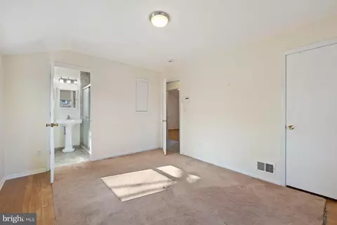 Bedroom - 3151 Castleleigh Rd, Silver Spring, MD 20904 photo 6 of 6