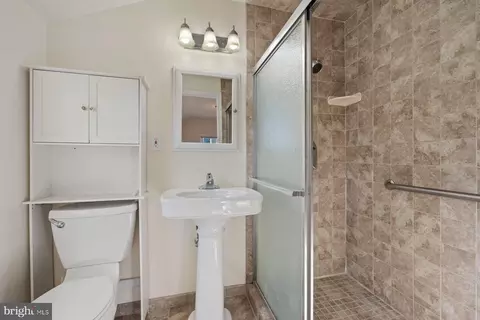 Bath - 3151 Castleleigh Rd, Silver Spring, MD 20904 photo 3 of 4