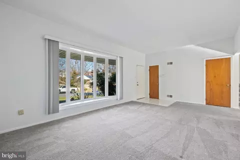 Living - 3151 Castleleigh Rd, Silver Spring, MD 20904 photo 3 of 9
