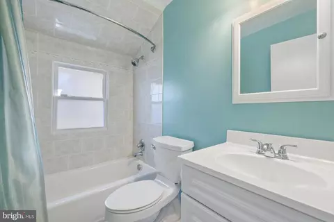 Bath - 3151 Castleleigh Rd, Silver Spring, MD 20904 photo 1 of 4
